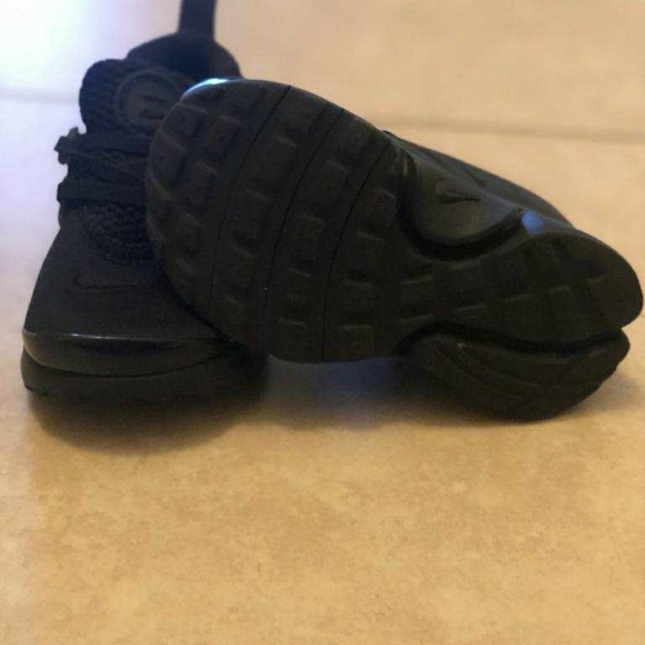 Toddler Nike's size 7c - Picture 2 of 3